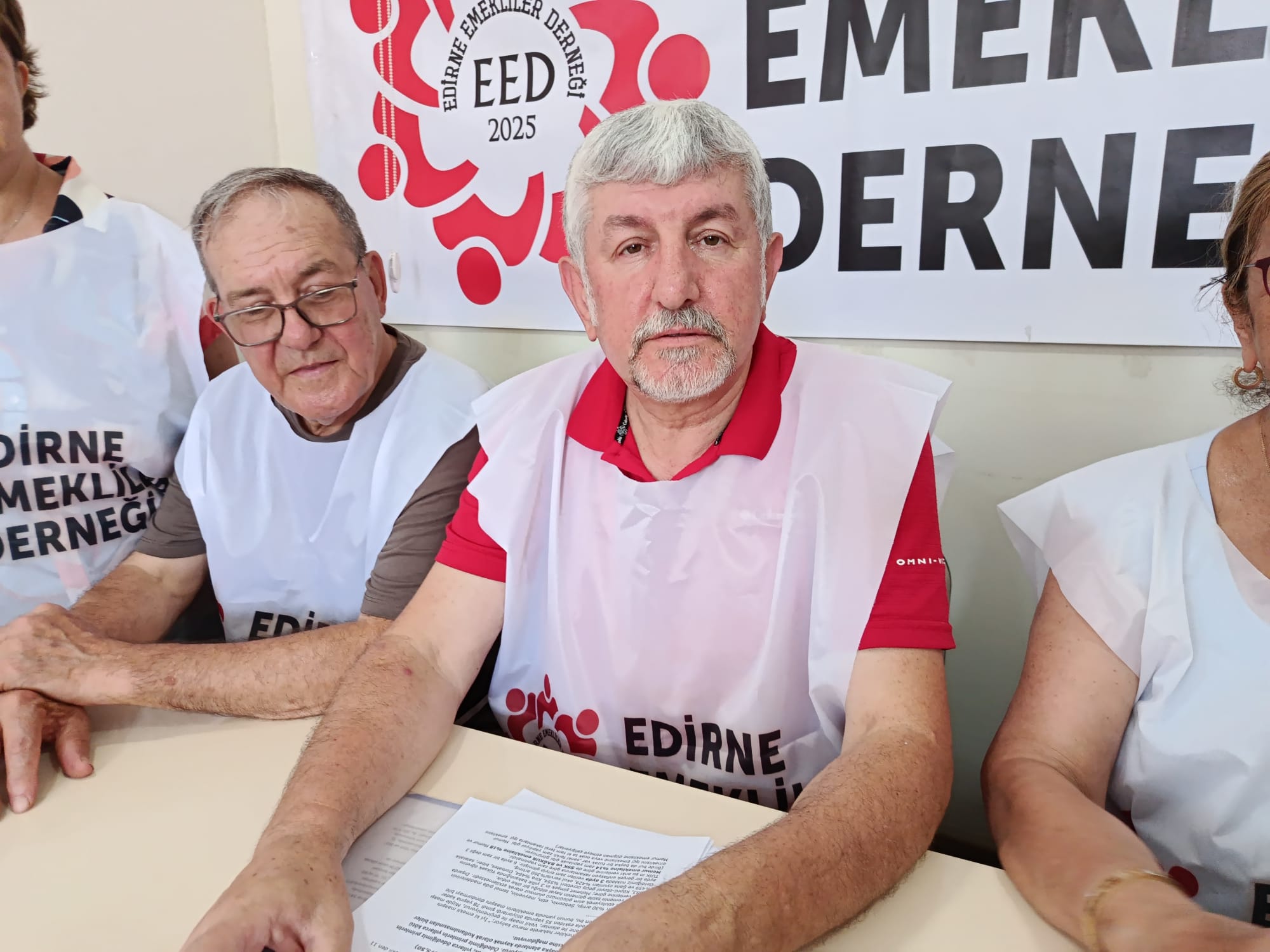 Edirne Emekliler Derneği tarafından temmuz ayı maaş artışları ve emeklilerin sorunlarına ilişkin geniş katılımlı bir basın açıklaması düzenlendi.
